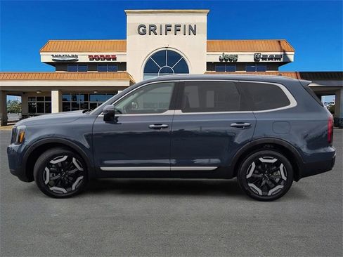 Used 2023 Kia Telluride S image 10