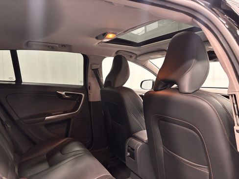 Used 2016 Volvo V60 T5 Cross Country w/ Convenience Package image 25