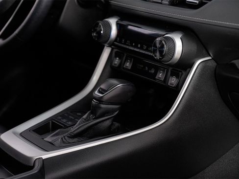 Used 2021 Toyota RAV4 XLE Premium image 22