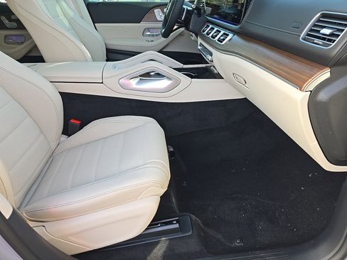 New 2026 Mercedes-Benz GLS 450 4MATIC image 41