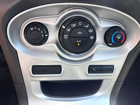 Used 2014 Ford Fiesta SE FWD image 20
