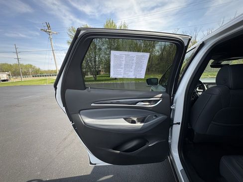 Used 2024 Buick Enclave Premium image 37