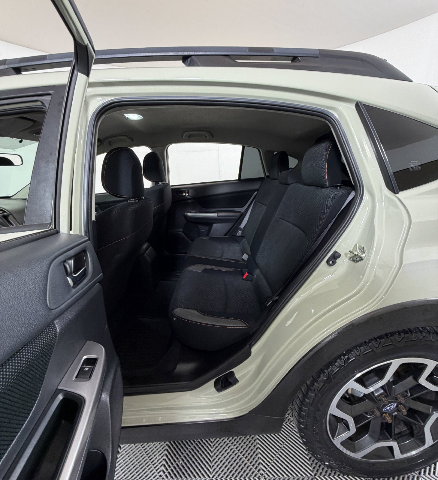 Used 2017 Subaru Crosstrek 2.0i Premium AWD/4WD image 8