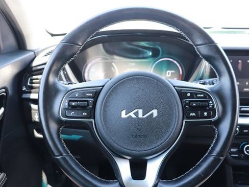Used 2022 Kia Niro EX FWD image 20