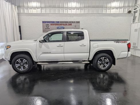 Used 2018 Toyota Tacoma SR image 2