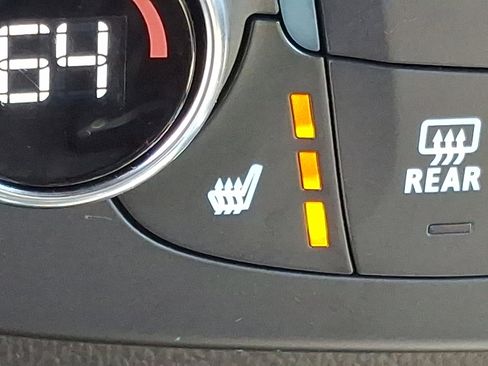 Used 2023 Chevrolet Traverse LT image 25