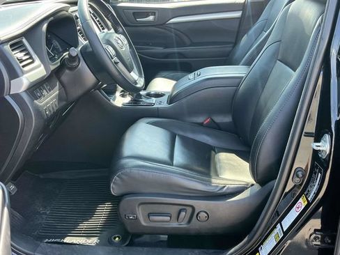 Used 2018 Toyota Highlander XLE w/ Protection Package #3 AWD/4WD image 13