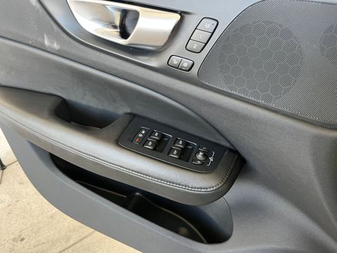 Used 2025 Volvo V60 B5 Cross Country Plus image 20