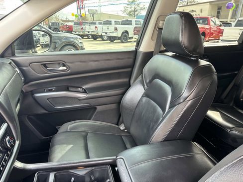 Used 2022 Nissan Pathfinder SL w/ SL Premium Package image 16