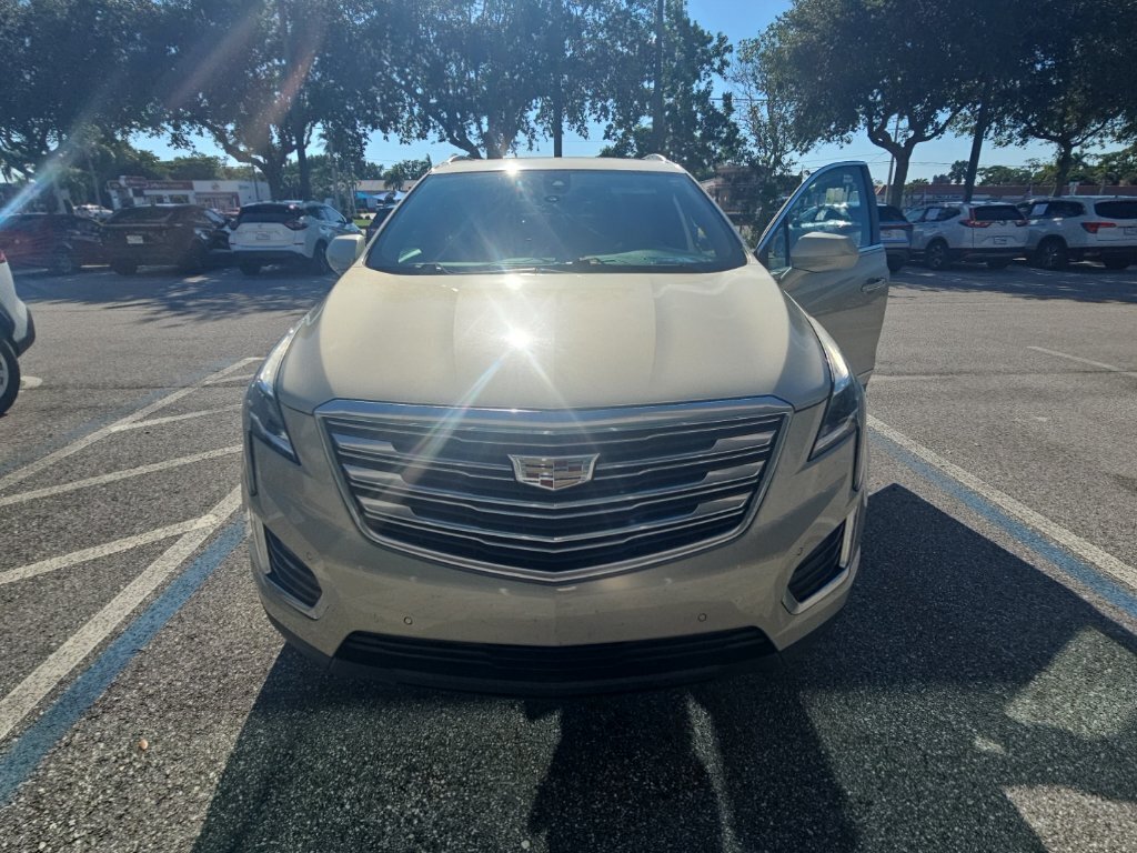 Used 2017 Cadillac XT5 Premium Luxury w/ LPO, Wheel Lock Package FWD image 4