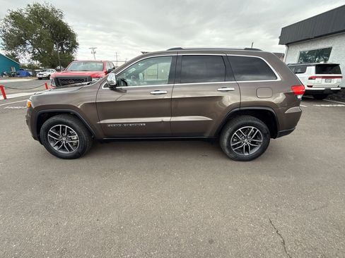 Used 2017 Jeep Grand Cherokee Limited AWD/4WD image 4