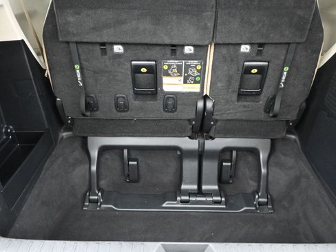 Used 2022 Toyota Sienna XLE image 27