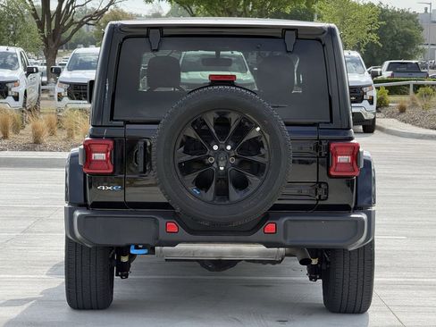 Used 2022 Jeep Wrangler Unlimited Sahara w/ Cold Weather Group image 4