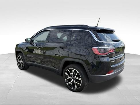 Used 2025 Jeep Compass Limited AWD/4WD image 2