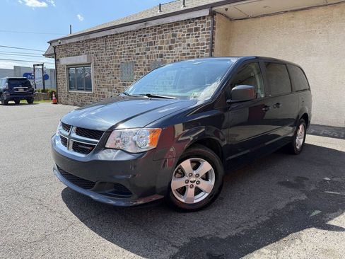 Used 2013 Dodge Grand Caravan SE FWD image 2