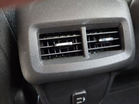 Used 2024 Chevrolet Equinox LT image 28