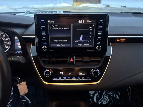 Used 2021 Toyota Corolla LE image 17