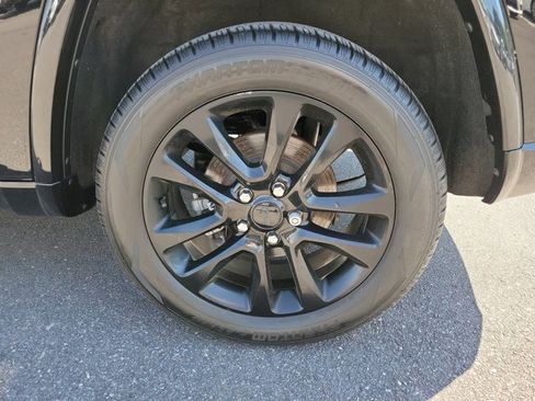 Used 2020 Jeep Grand Cherokee Altitude image 28