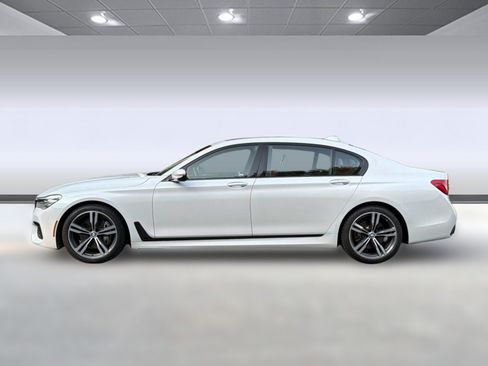 Used 2019 BMW 740i w/ Executive Package RWD image 2
