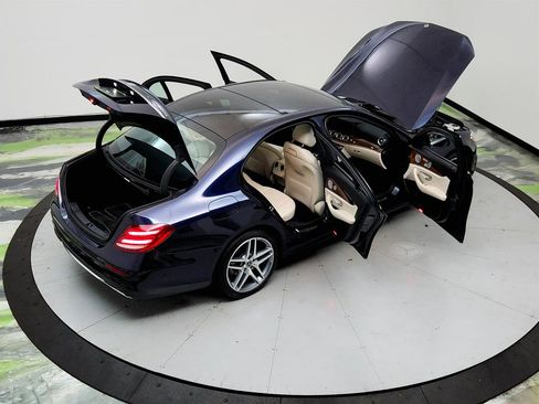 Used 2018 Mercedes-Benz E 300 4MATIC w/ Premium 2 Package image 40