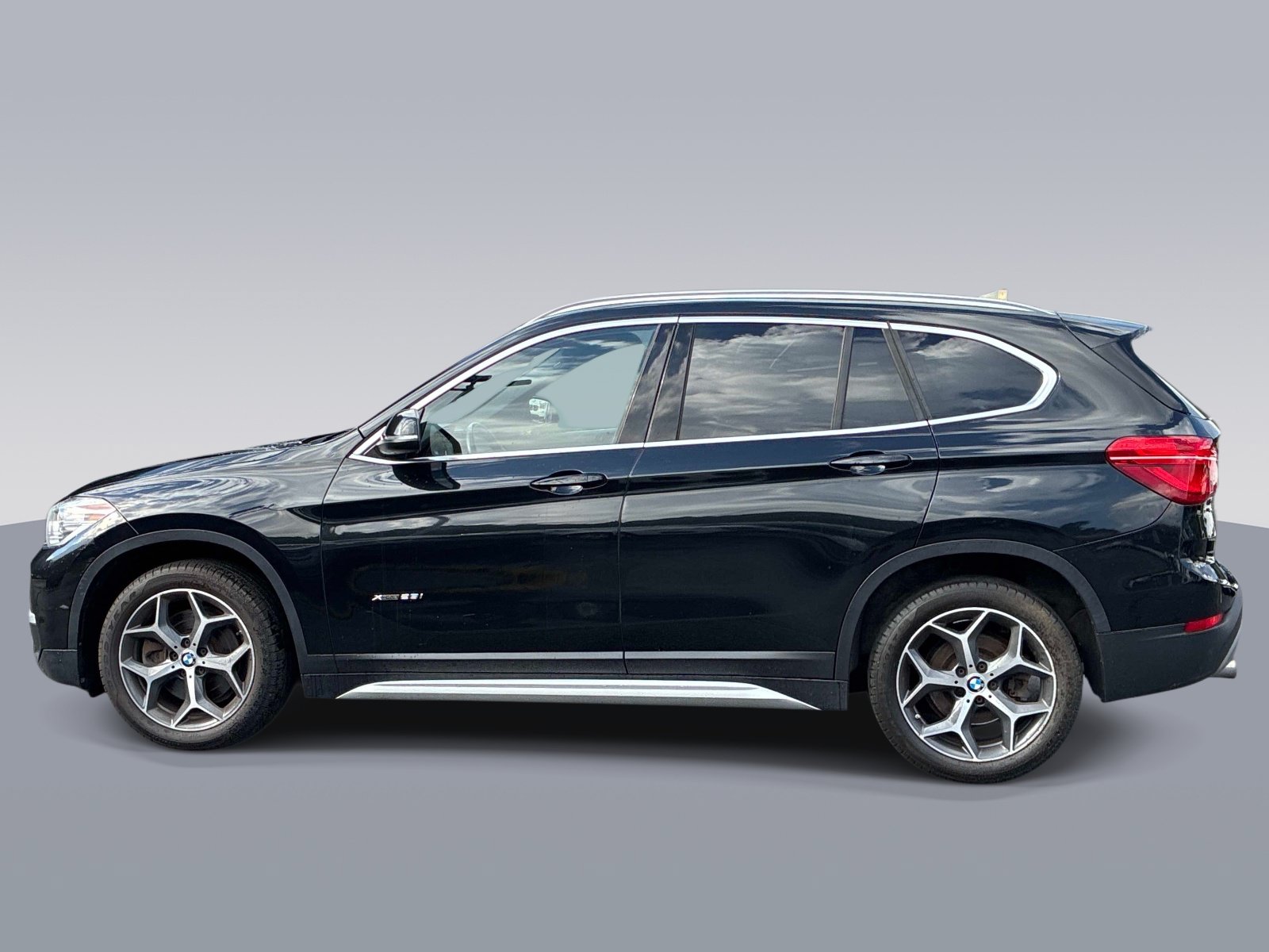 Used 2017 BMW X1 xDrive28i AWD/4WD image 4