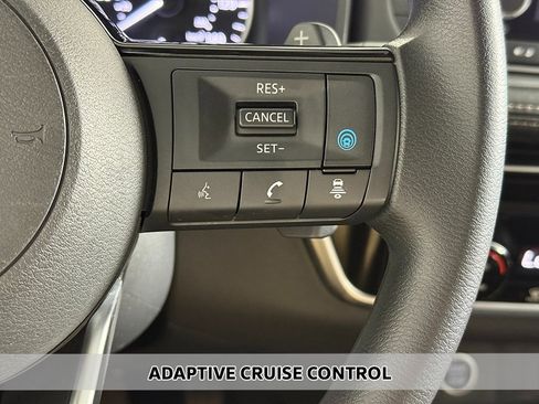 Used 2022 Nissan Rogue SV image 3