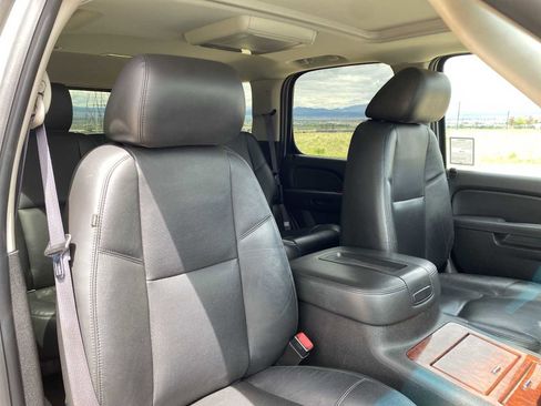 Used 2014 Chevrolet Tahoe LTZ AWD/4WD image 18