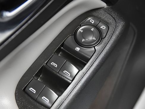 Used 2022 Chevrolet Equinox LS w/ LS Convenience Package FWD image 11