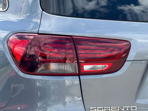 Used 2020 Kia Sorento S image 13