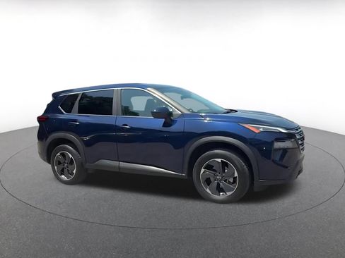 Used 2025 Nissan Rogue SV FWD image 2