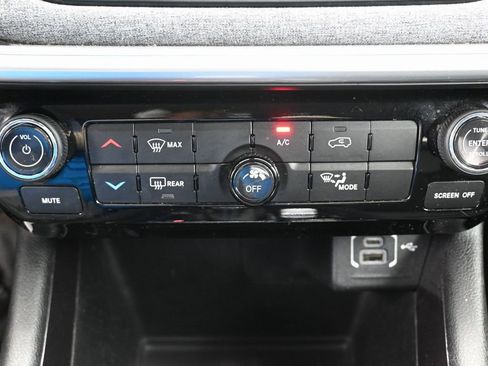 Used 2022 Jeep Compass Latitude image 27