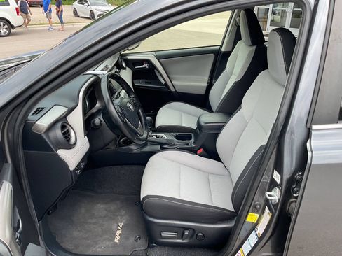 Used 2018 Toyota RAV4 XLE w/ Convenience Package AWD/4WD image 13