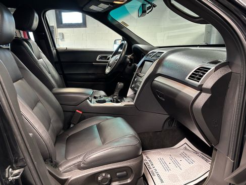 Used 2015 Ford Explorer XLT w/ Equipment Group 202B image 11