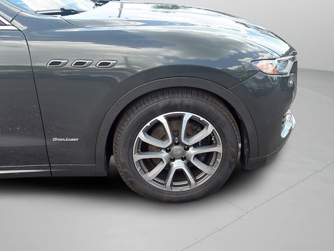 Used 2018 Maserati Levante GranLusso AWD/4WD image 26