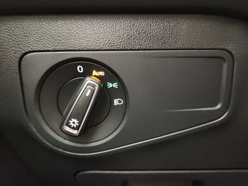 Certified 2023 Volkswagen Tiguan SE w/ Panoramic Sunroof Package image 11