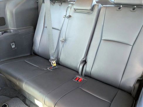Used 2023 Toyota Highlander XLE image 14