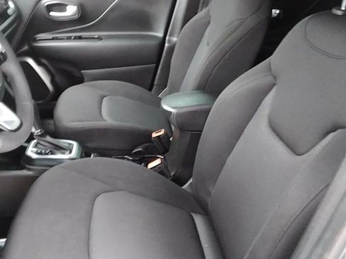 Used 2023 Jeep Renegade Latitude AWD/4WD image 7