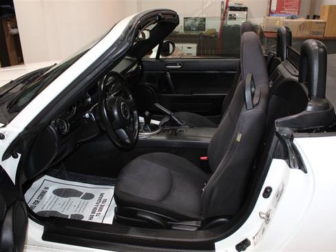 Used 2014 MAZDA MX-5 Miata Sport RWD image 19