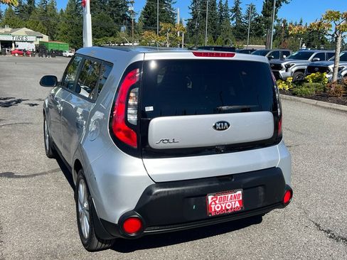 Used 2015 Kia Soul + FWD image 9