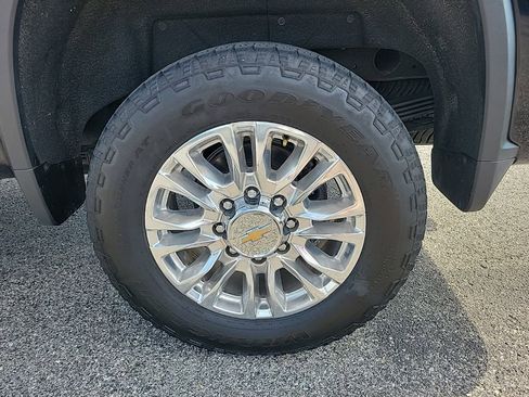 Used 2021 Chevrolet Silverado 2500 High Country w/ Z71 Off-Road Package AWD/4WD image 8