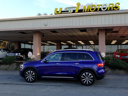 Used 2021 Mercedes-Benz GLB 250 4MATIC w/ Premium Package image 4