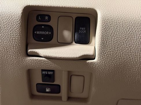 Used 2005 Lexus RX 330 AWD w/ Premium Plus Pkg image 29