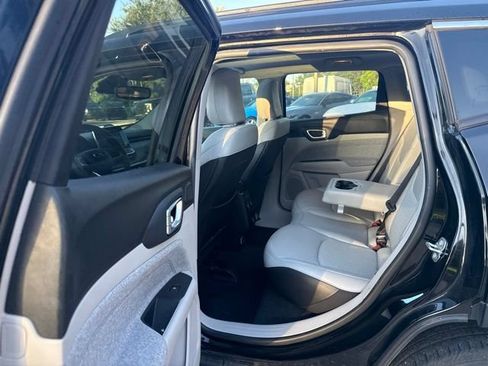 Used 2022 Jeep Compass Latitude w/ Sun and Sound Group FWD image 15