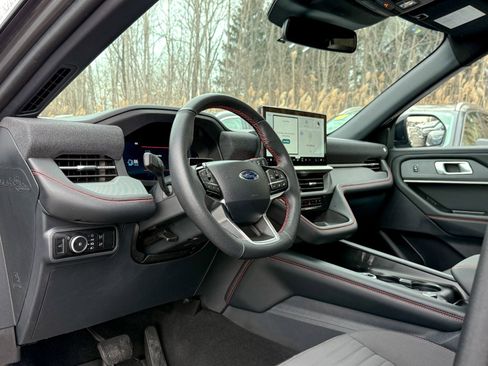 Certified 2025 Ford Explorer ST-Line w/ Premium Package image 17