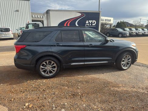 Used 2022 Ford Explorer XLT w/ Equipment Group 202A image 6