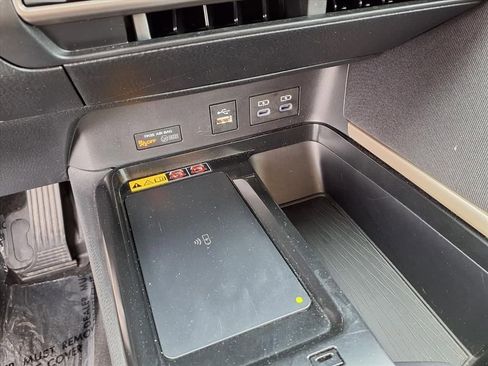 Used 2025 Toyota Camry XLE image 8