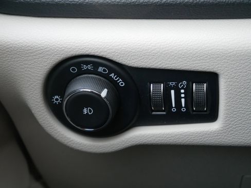 Used 2023 Chrysler Pacifica Limited image 26