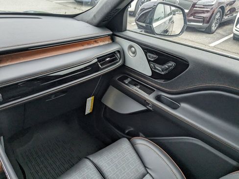 New 2025 Lincoln Aviator Black Label image 18