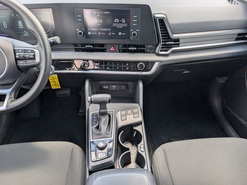 Used 2025 Kia Sportage LX FWD image 7