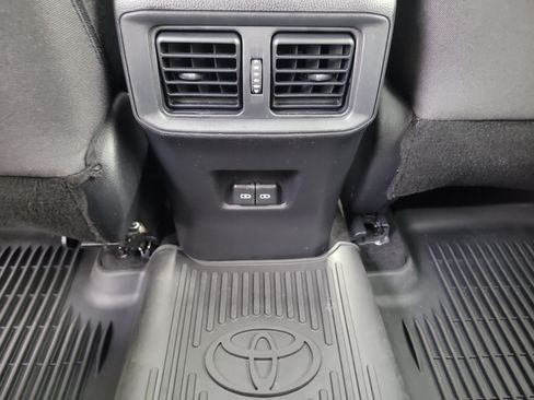 Certified 2022 Toyota RAV4 XLE w/ Convenience Package FWD image 17